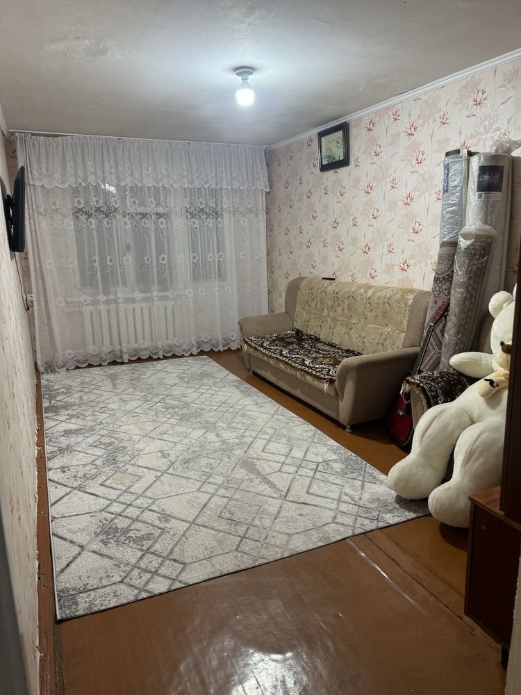 Продам 2-комнатную квартиру в центре