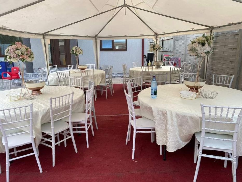 Corturi de închiriat