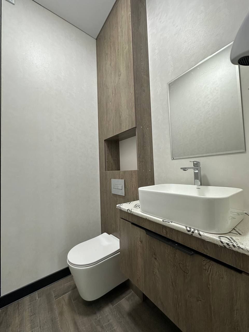 Аренда помещения с площадью 405 м². 11 кабинетов. Центр Луначарского.