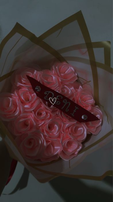 Buchete de trandafiri din satin pe comanda.