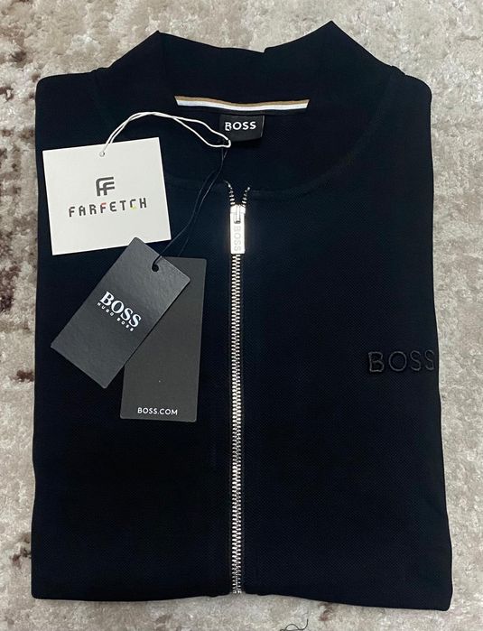 Vând bluza noua de bărbați Boss