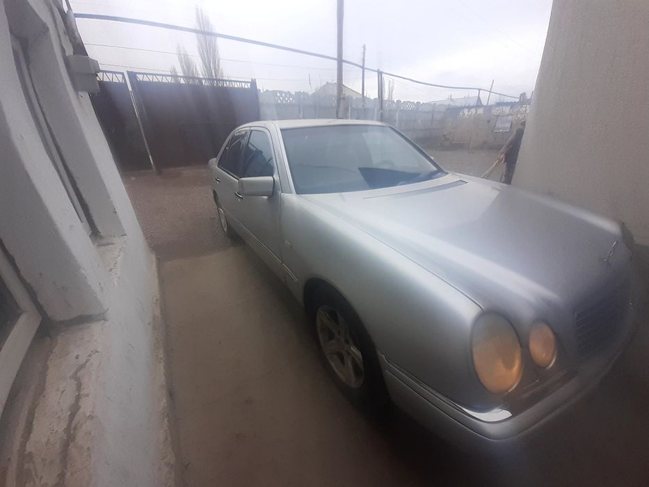 Машина Mercedes двигатель 2.3