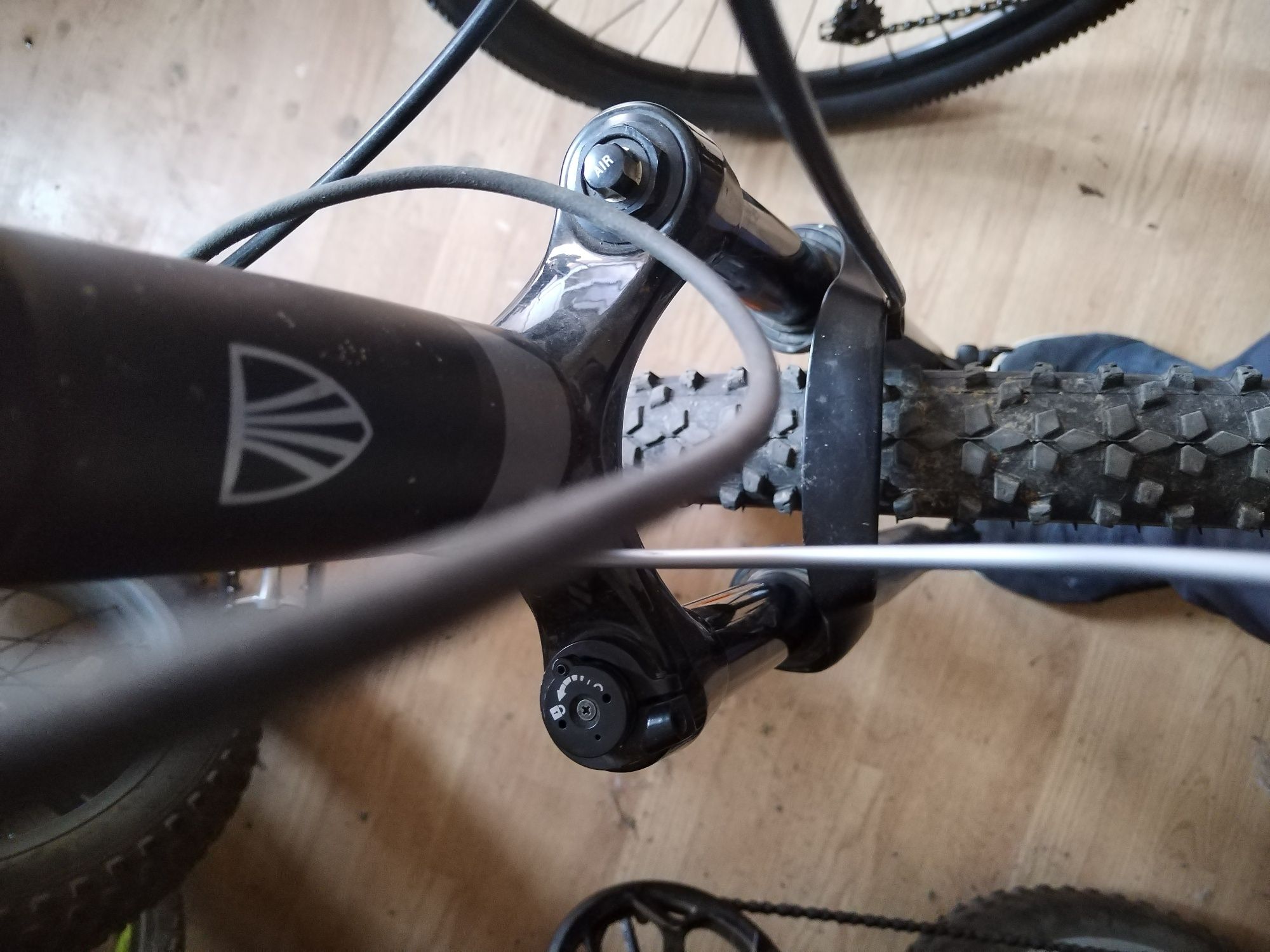 Vând bicicleta Ebike Trek SLX MTB  grup Bosch roti 29" baterie 500Ah