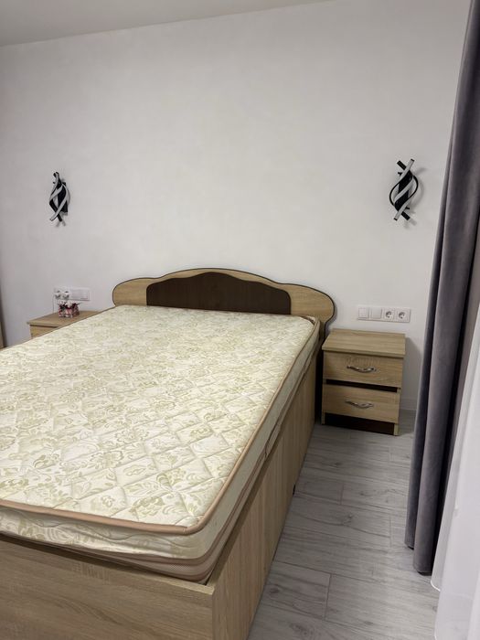 vand pat cu saltea(160x200) si noptiere
