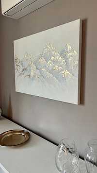 Картина с золотыми текстурными горами