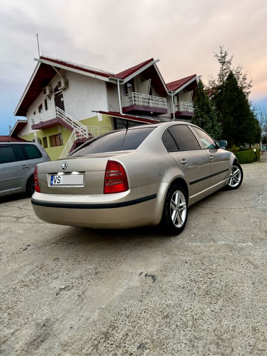 Skoda Superb 1 2005