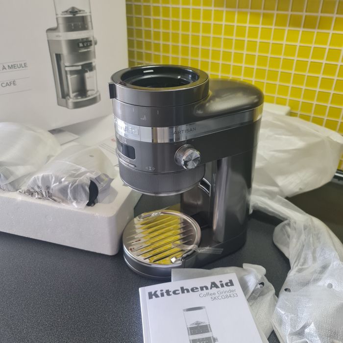Rasnita electrica KitchenAid Apple Candy Red pentru cafea boabe