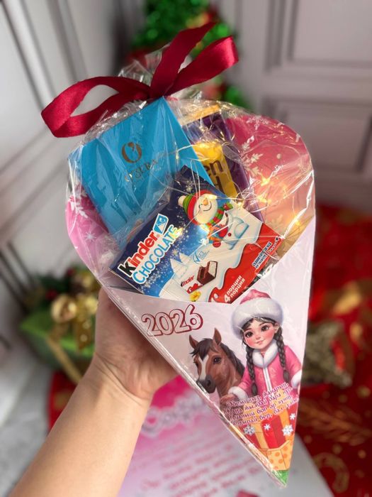 Новогодний кулек со сладостями