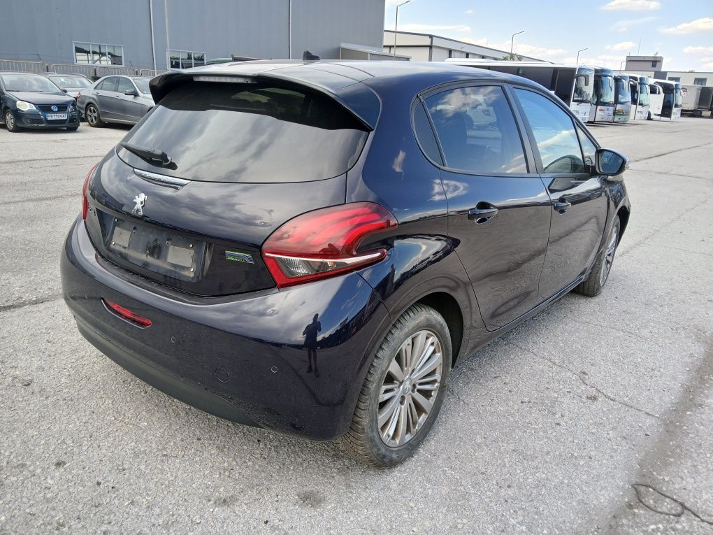 Peugeot 208 2016/1.2benzin НА ЧАСТИ!