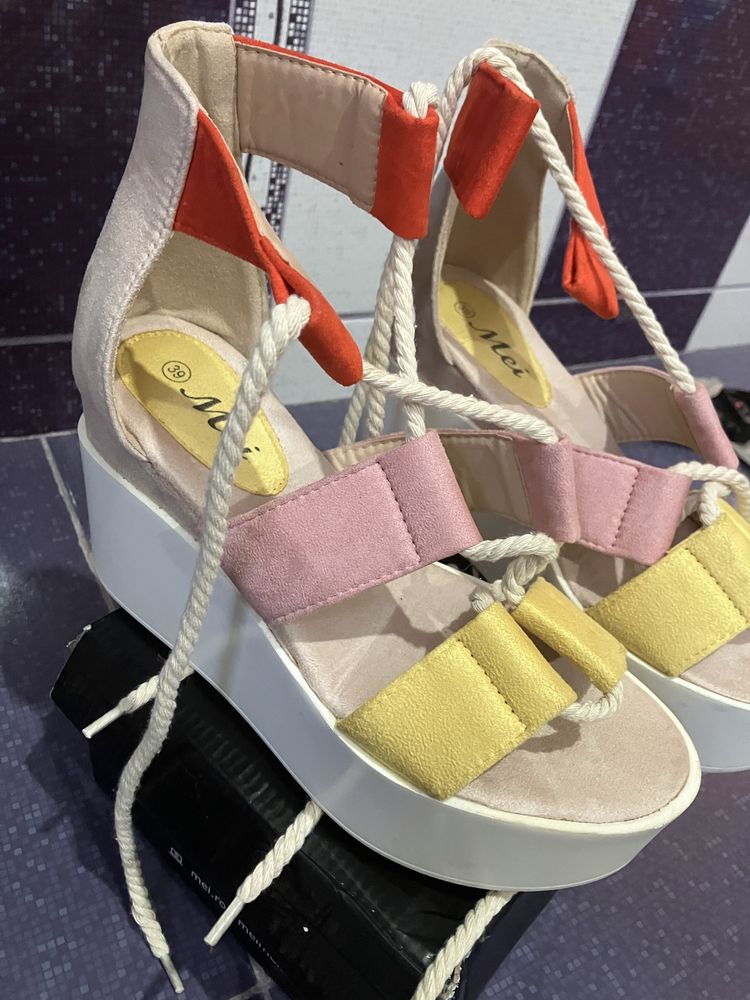 Sandale cu platforma marimea 38
