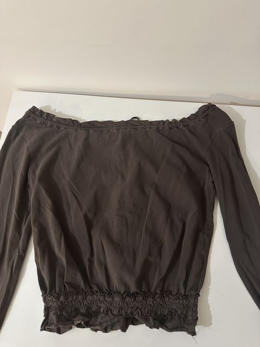 Кафява блуза с голи рамене