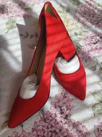 Обувки  червени 35 номер