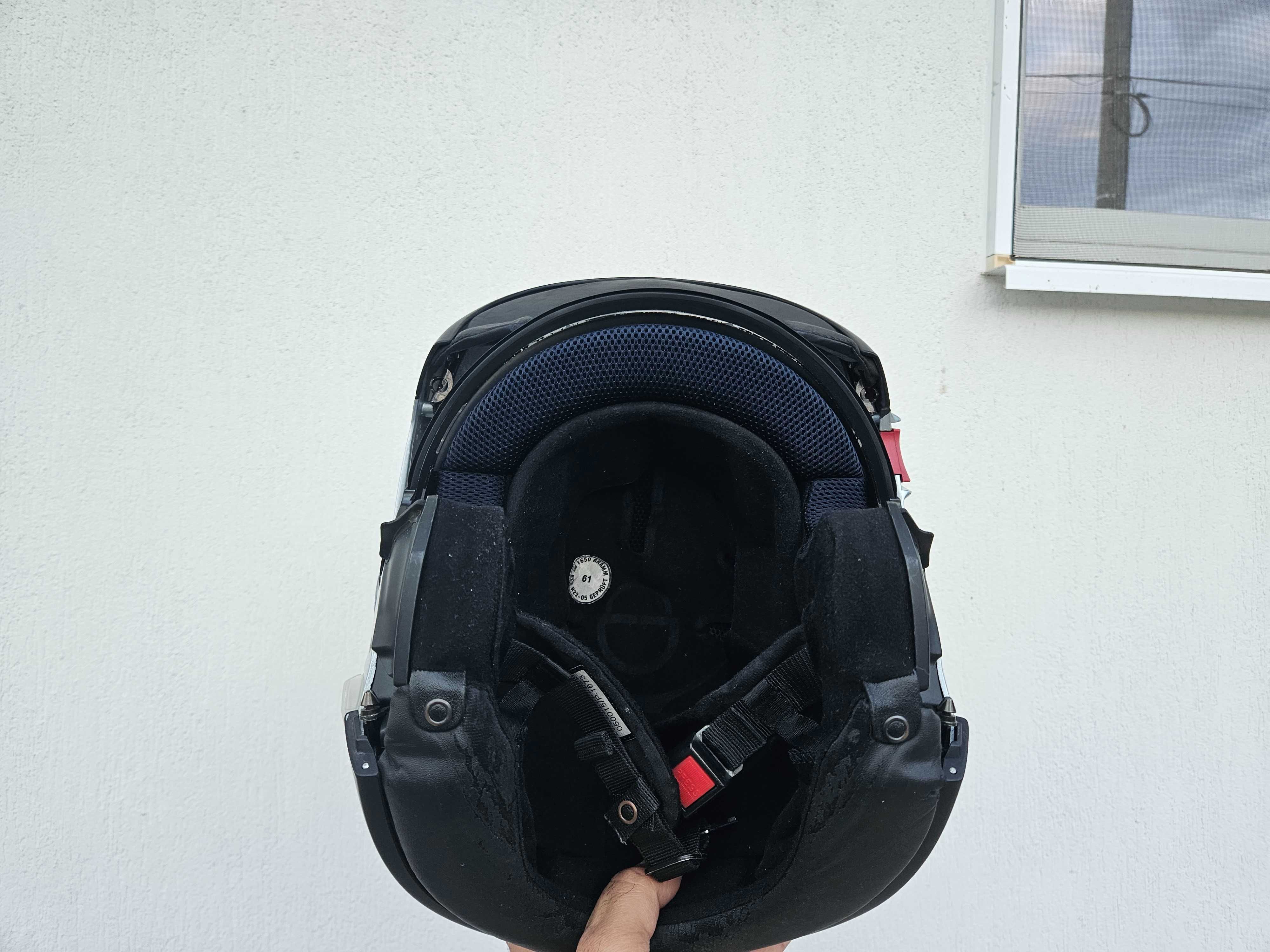 Каска Schuberth.
