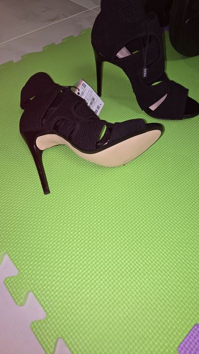 Нови обувки ZARA