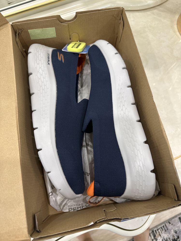 Кросовки SKECHERS новые! 43,5