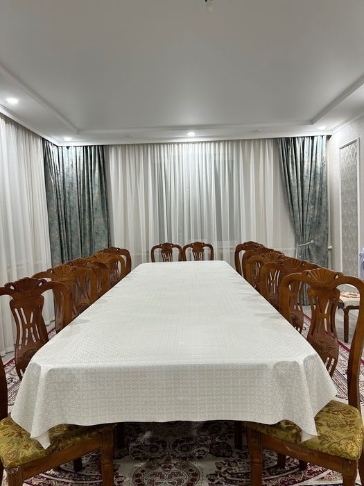 Продаю стол со стульями