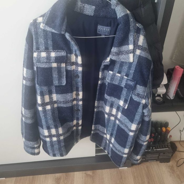 Vand geaca Guess model deosebit