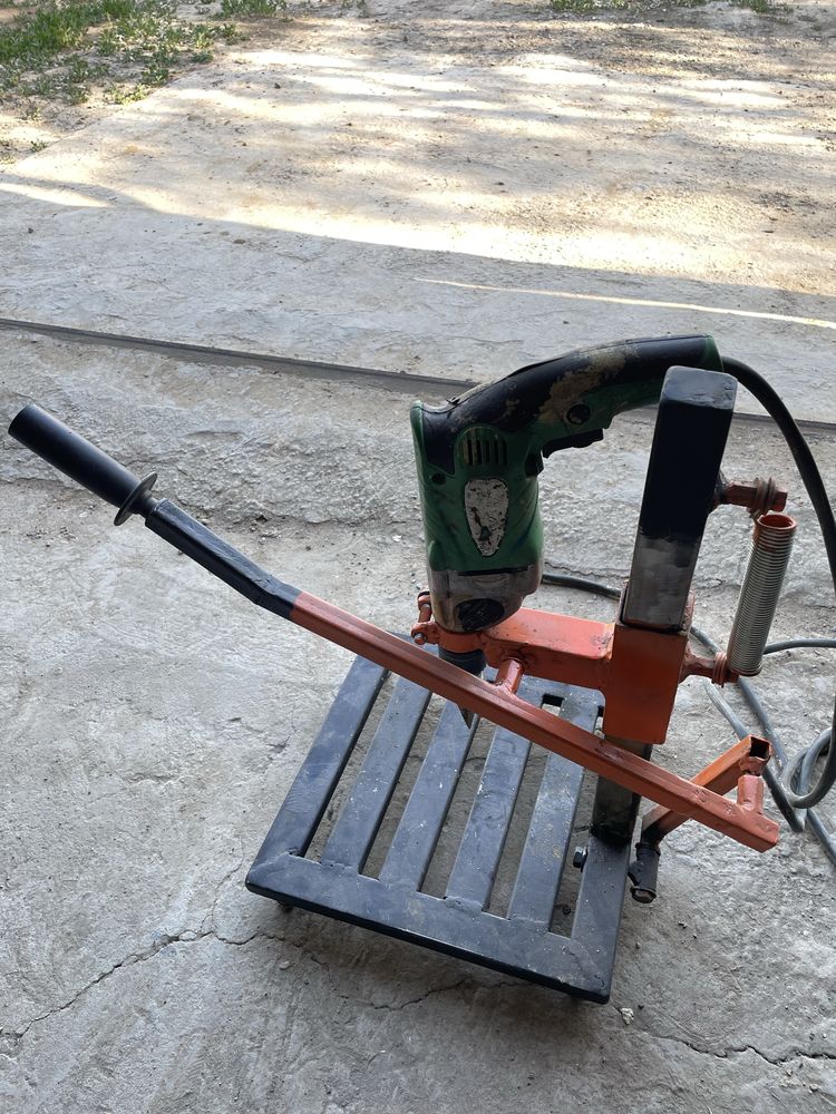 Дрель ручной работы