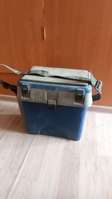 Рыболовный ящик для рыбалки