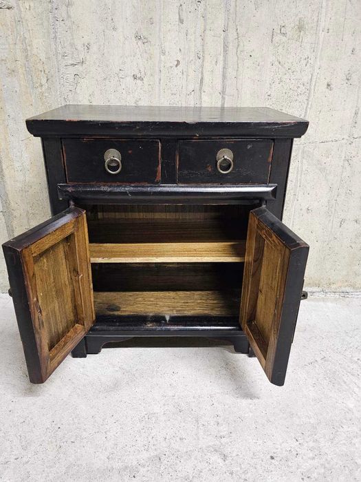 Оргинално Китайско шкафче