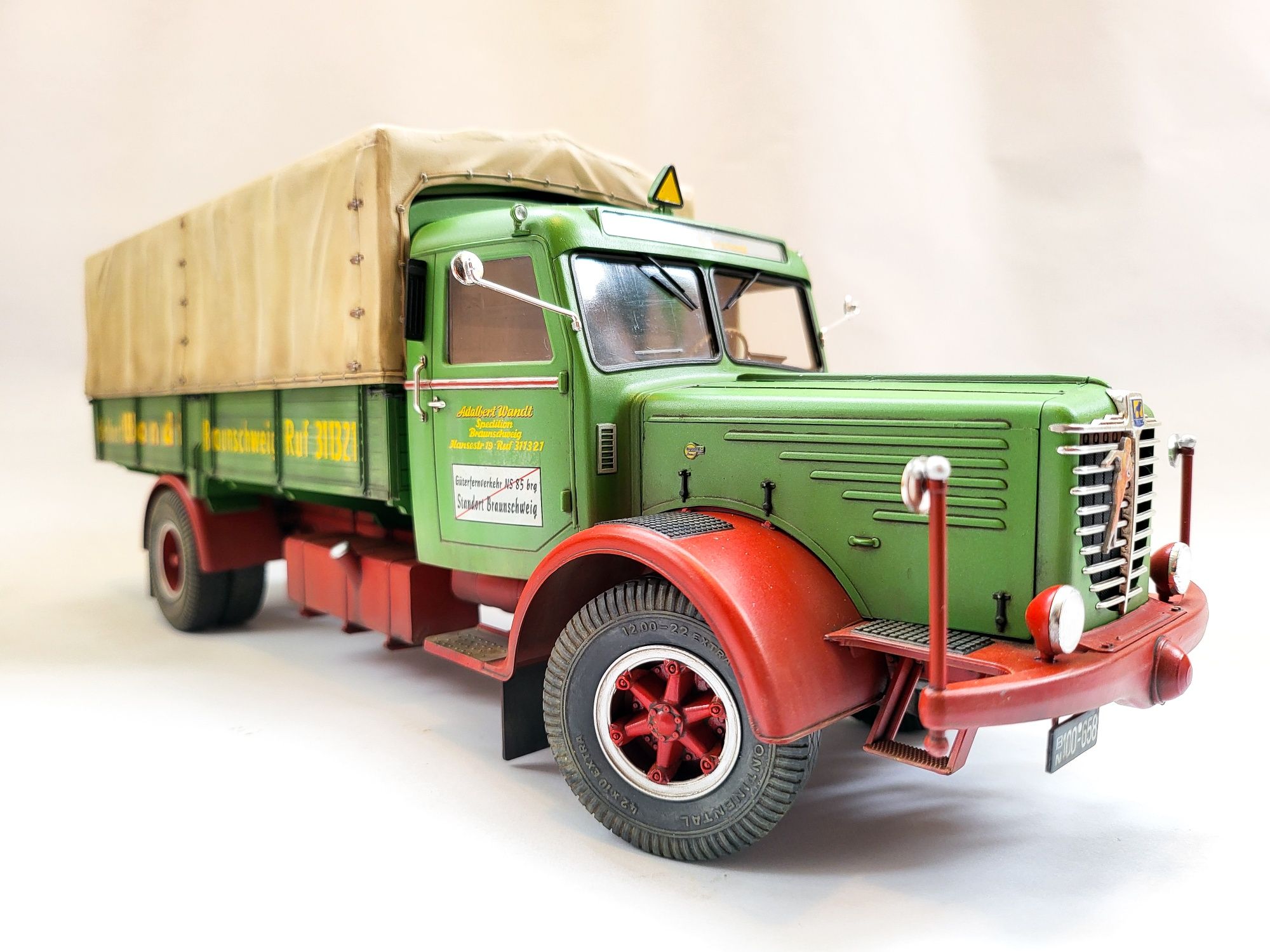 Model camion Bussing 8000 S13 scara 1:24