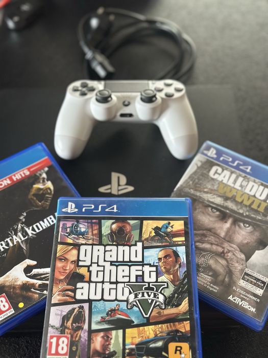 PlayStation 4 PRO 1TB + JoyStick + 3 Игри + Кабели