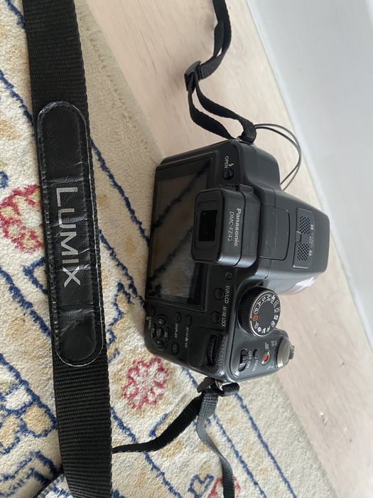 Цифровой фотоапарат LUMIX