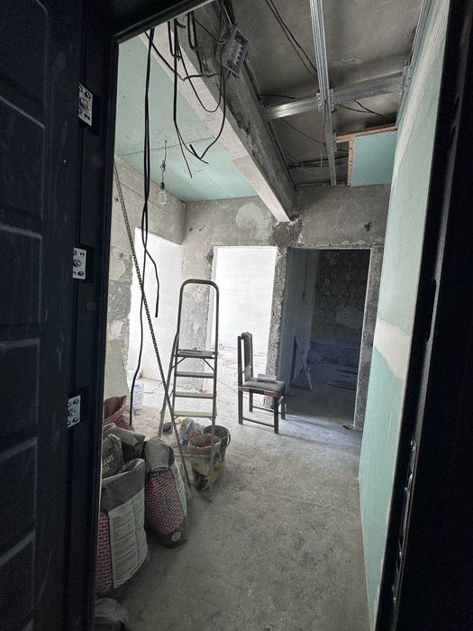 Olmazor tumani qoraqamish 2/1 da kvartira sotiladi