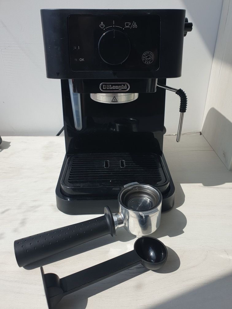 Кафемашина DeLonghi EC235.BK