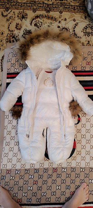 Срочно продам зимний комбенизон размер 74-80