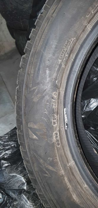 Bridgestone Blizzaк Зимни гуми 225/60 R18 3 бр. джип бус тежкотоварни