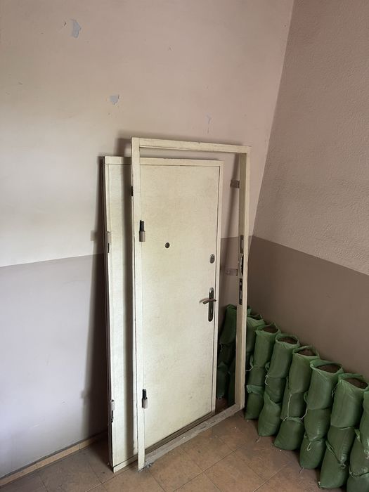 Продам железную дверь