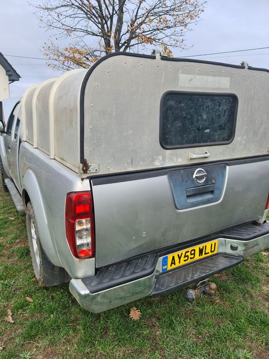 Masina Nissan Navara