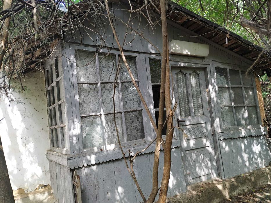 Teren cu casă demolabila Ialomița