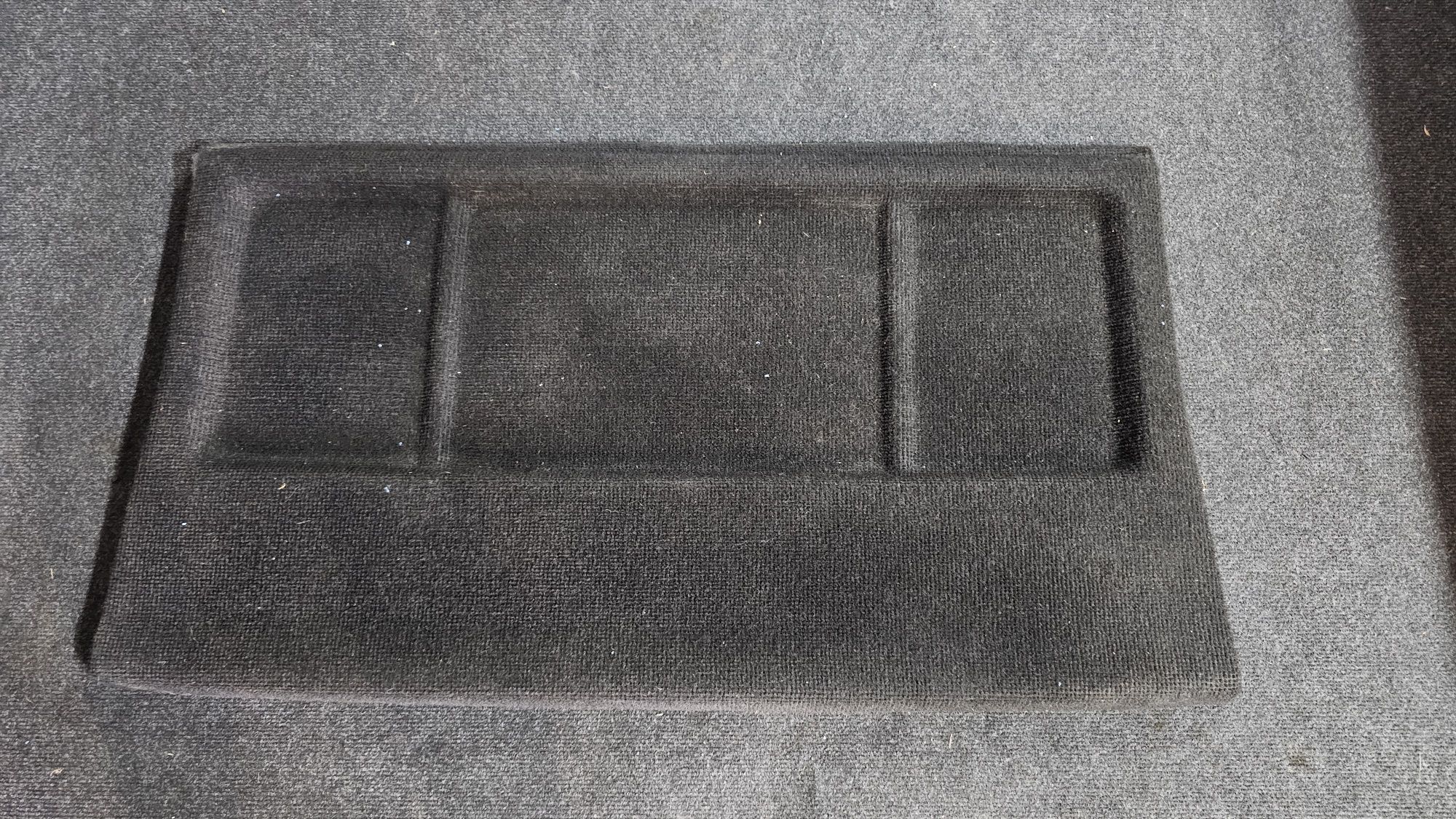 Polita portbagaj originala Volkswagen Golf 2

Stare foarte buna 

Cod
