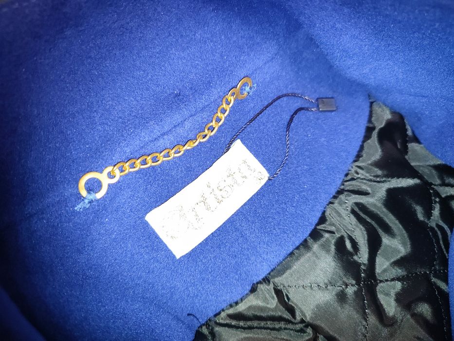 Palton Artista Cu Guler Si Mansete Cu Blana , Nr. 38 .