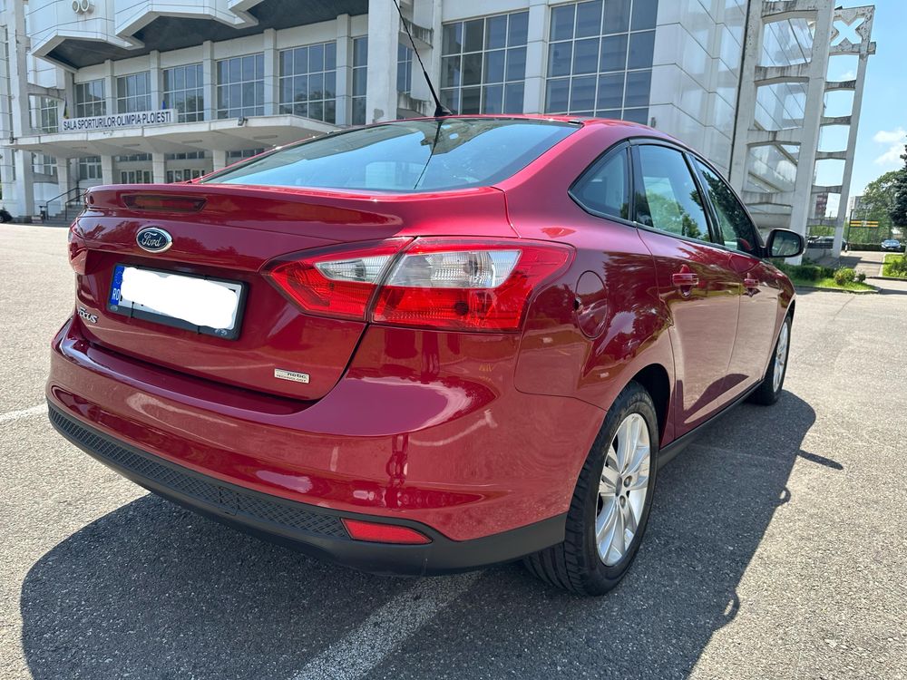 Ford Focus sedan 2012 1.0 l Ecoboost