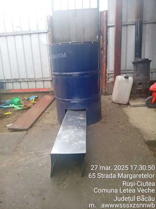Vand afumătoare din butoaie de tablă