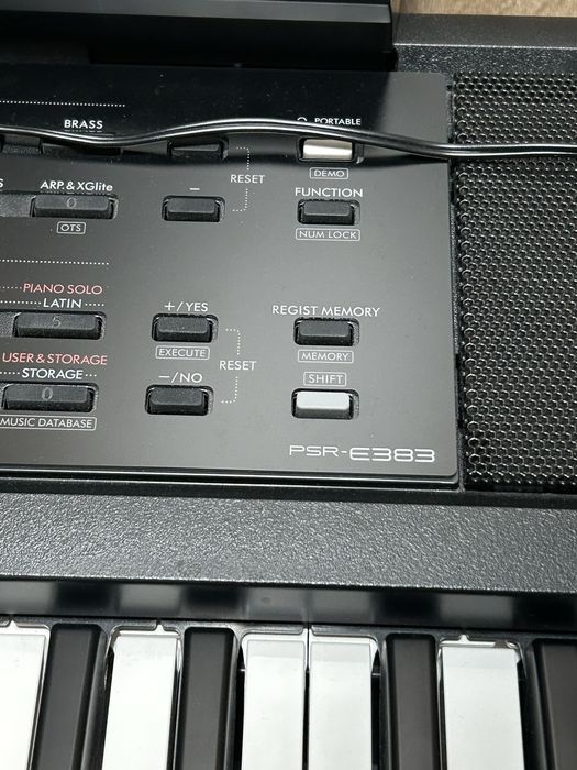 Yamaha PSR-E383