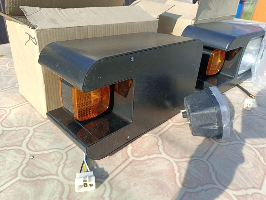 Фары для погрузчиков.