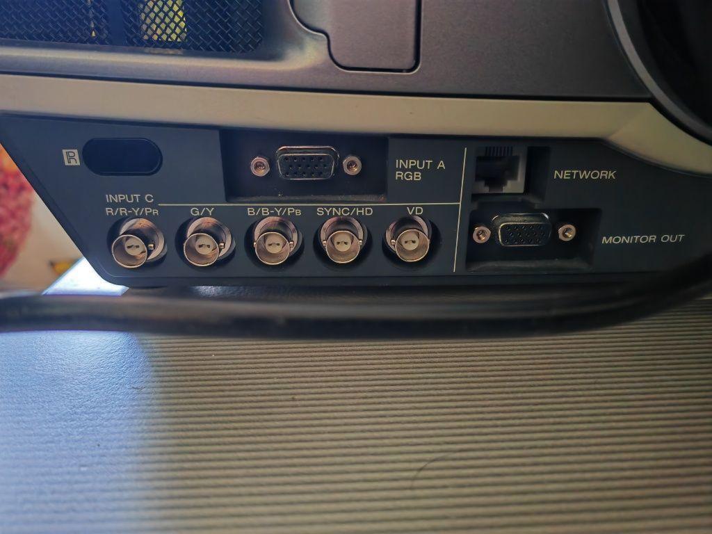 Sony VPL FX52/L - projector with XGA 1024 x 768 resolution