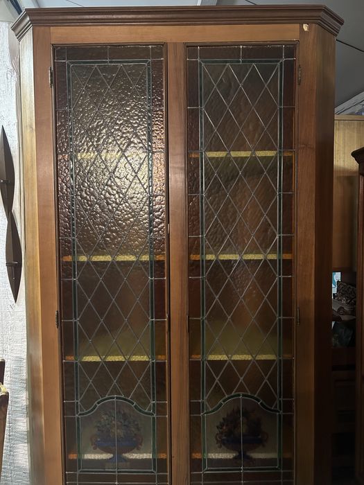 Vitrină lemn pe colț