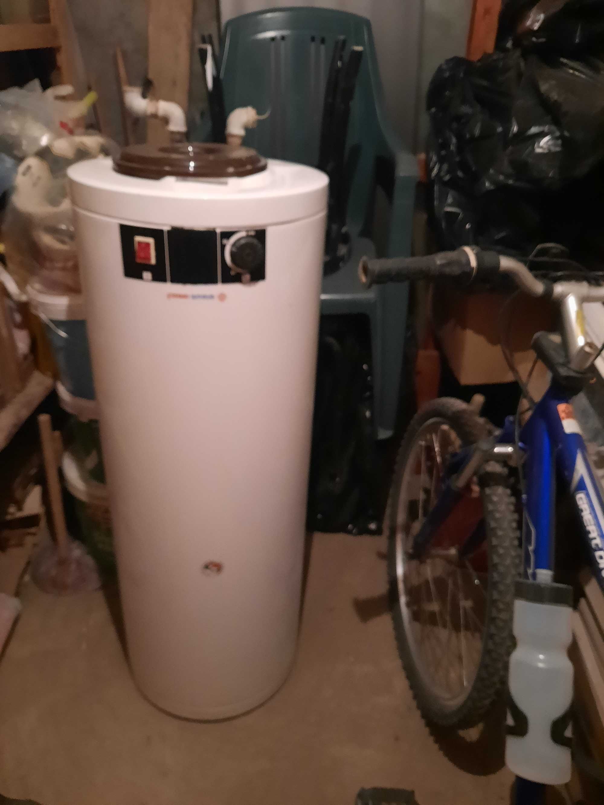 Продавам бойлер от Елдом Инвест 80 л