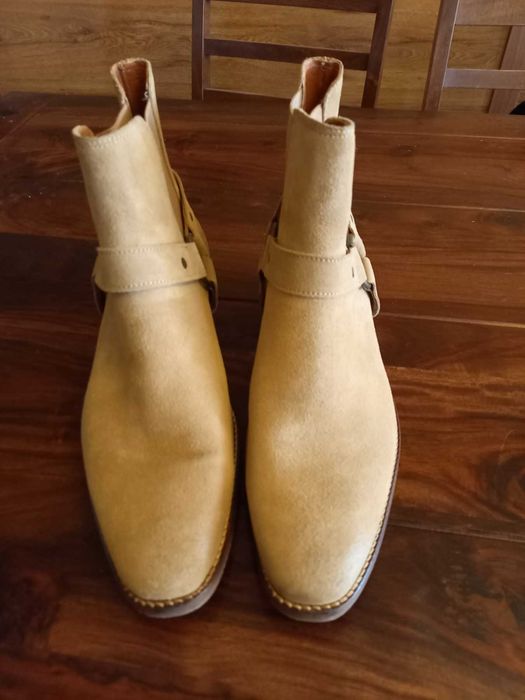 Боти от естествен набук