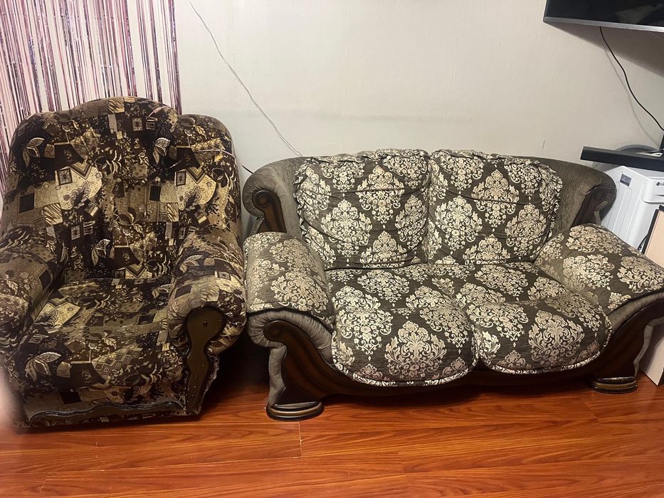 Отдам даром диван с креслом