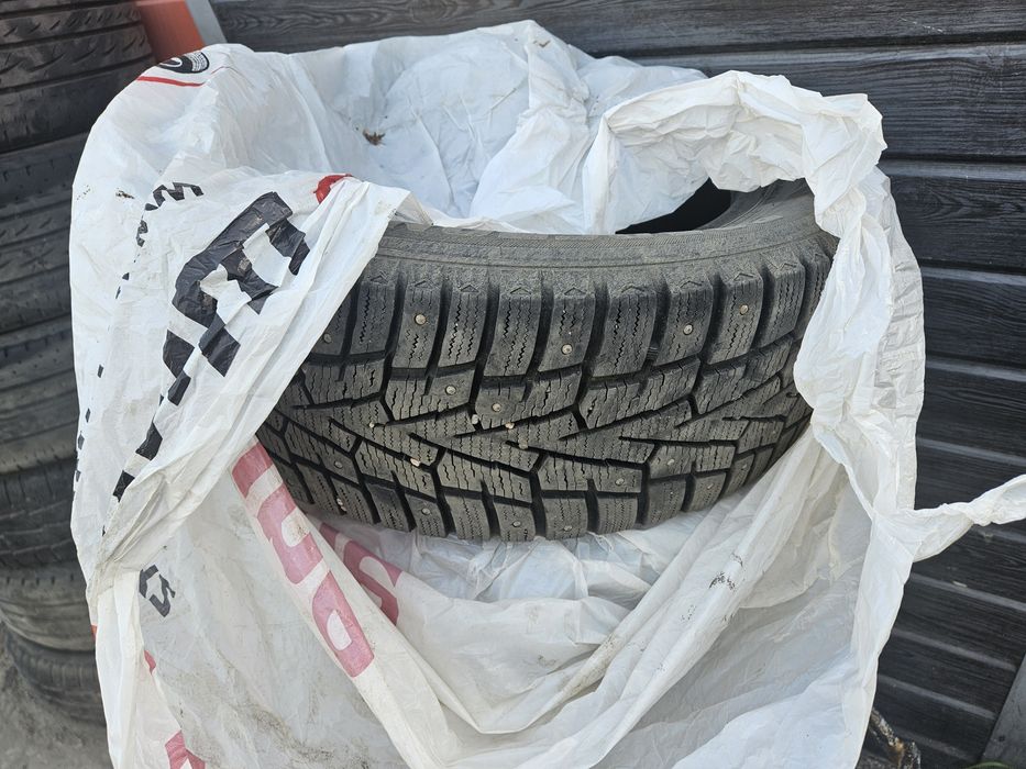 Продам резину 215/55 R16