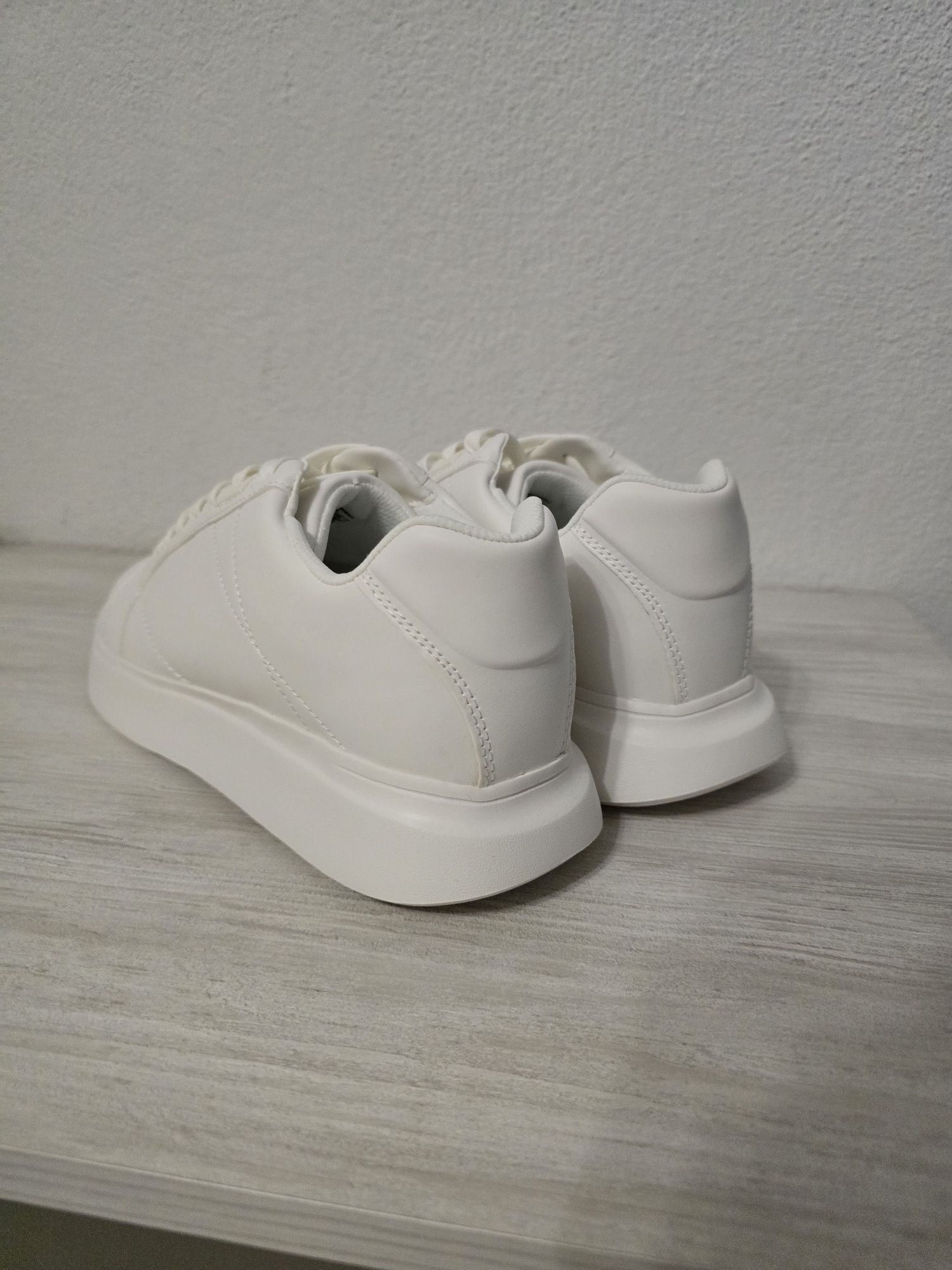 Мъжки бели кецове ZARA 43 номер