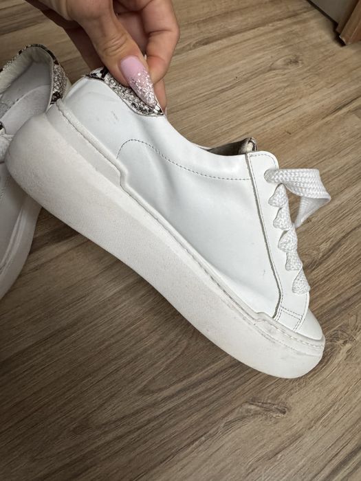 Оригинални спортно/елегантни обувки ест. кожа MLN ! 38,5