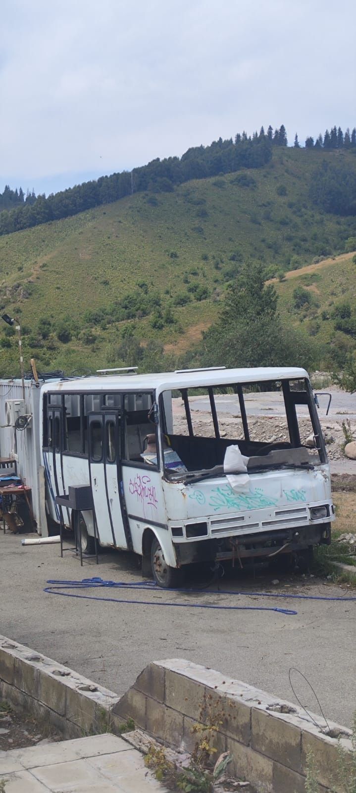 Продам автобус на запчасти и тд