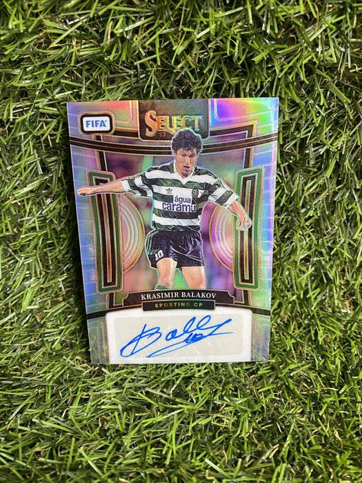 Номерирани колекционерски карти с автографи и тениски.